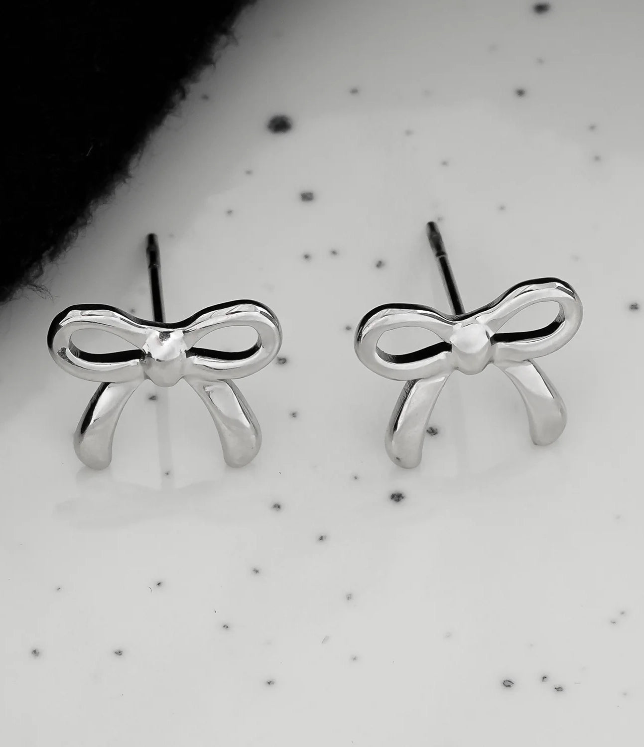 HN - Bow Earrings Silver Overlay O/S