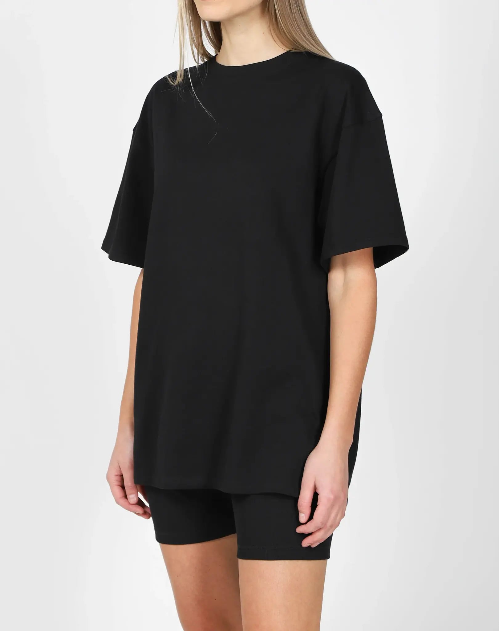 Brunette-the-Label-Oversized-Boxy-Tee-Black-4.jpg