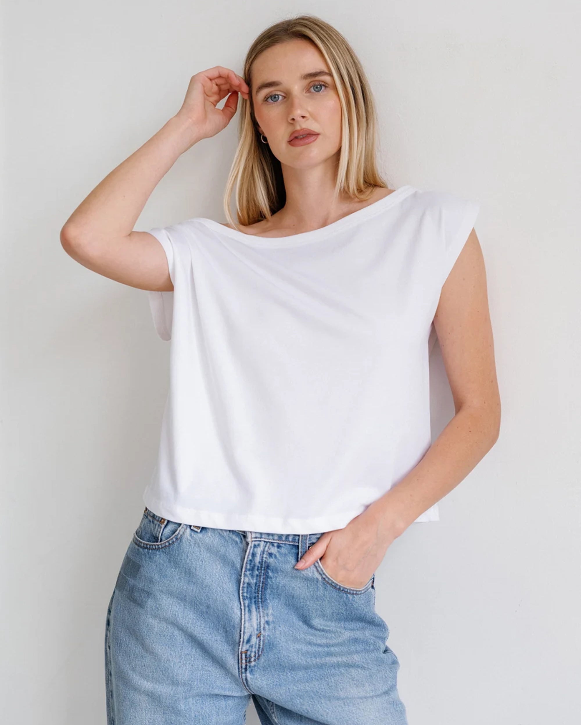 BRUNETTE THE LABEL Off the Shoulder Tee