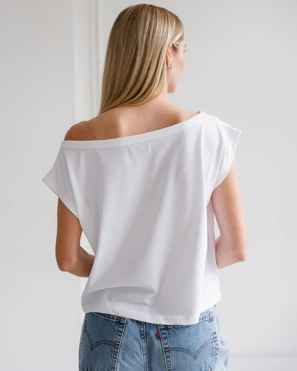 BRUNETTE THE LABEL Off the Shoulder Tee