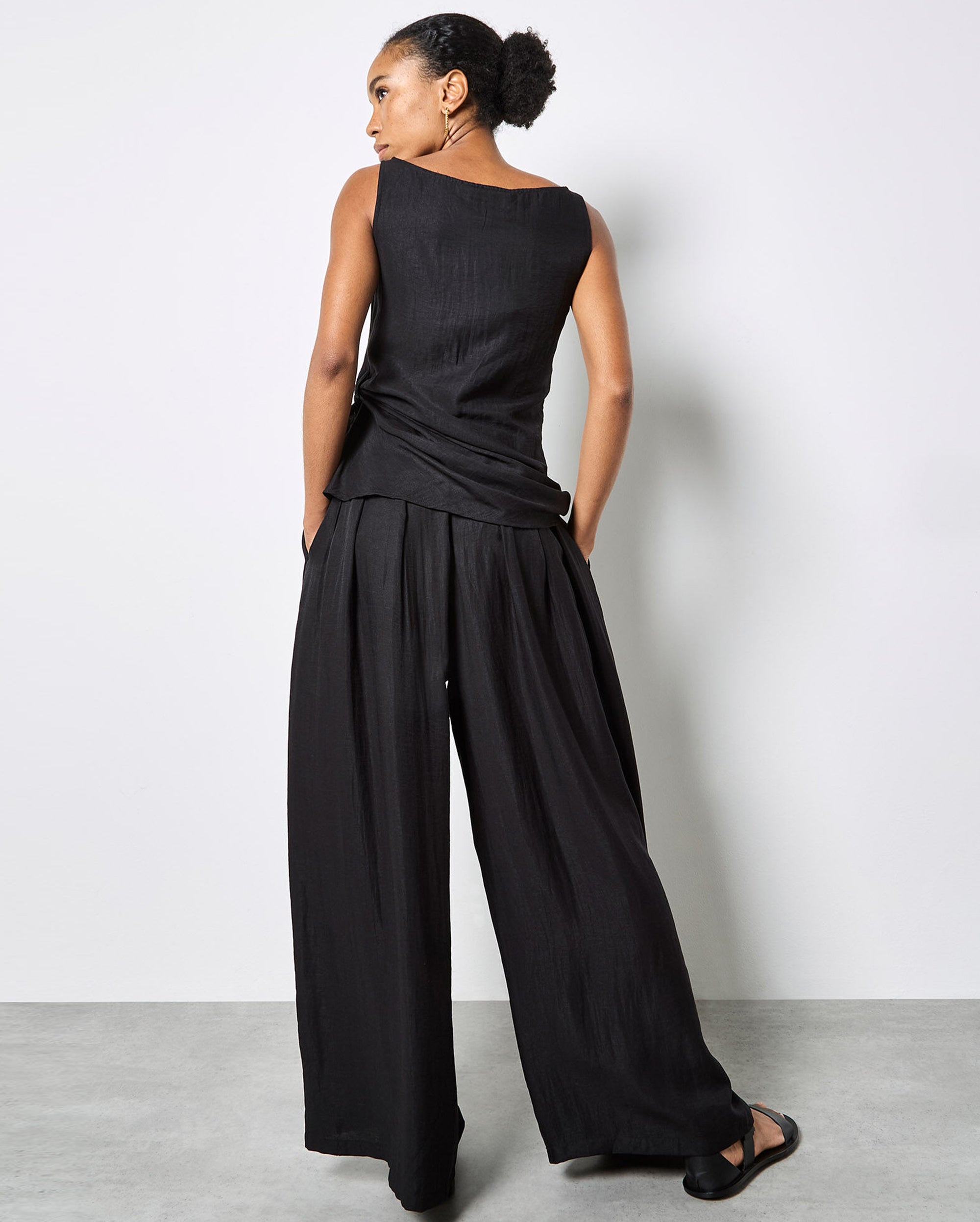 APRICOT Pleated Pant
