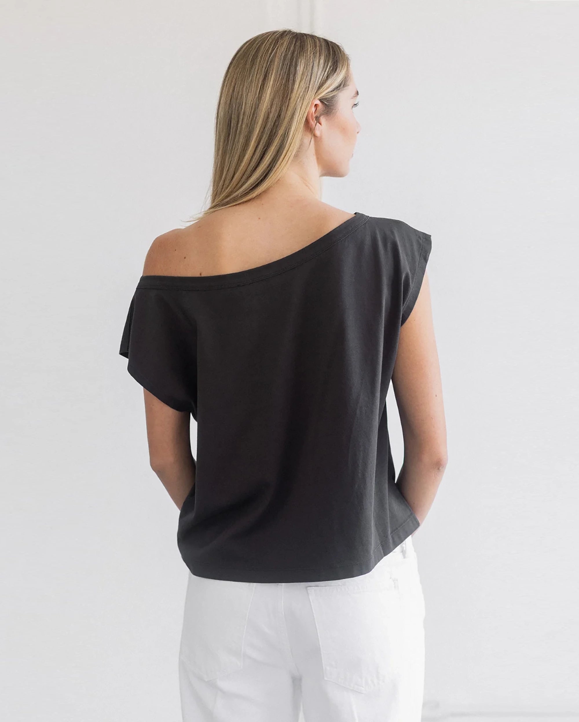 BRUNETTE THE LABEL Off the Shoulder Tee