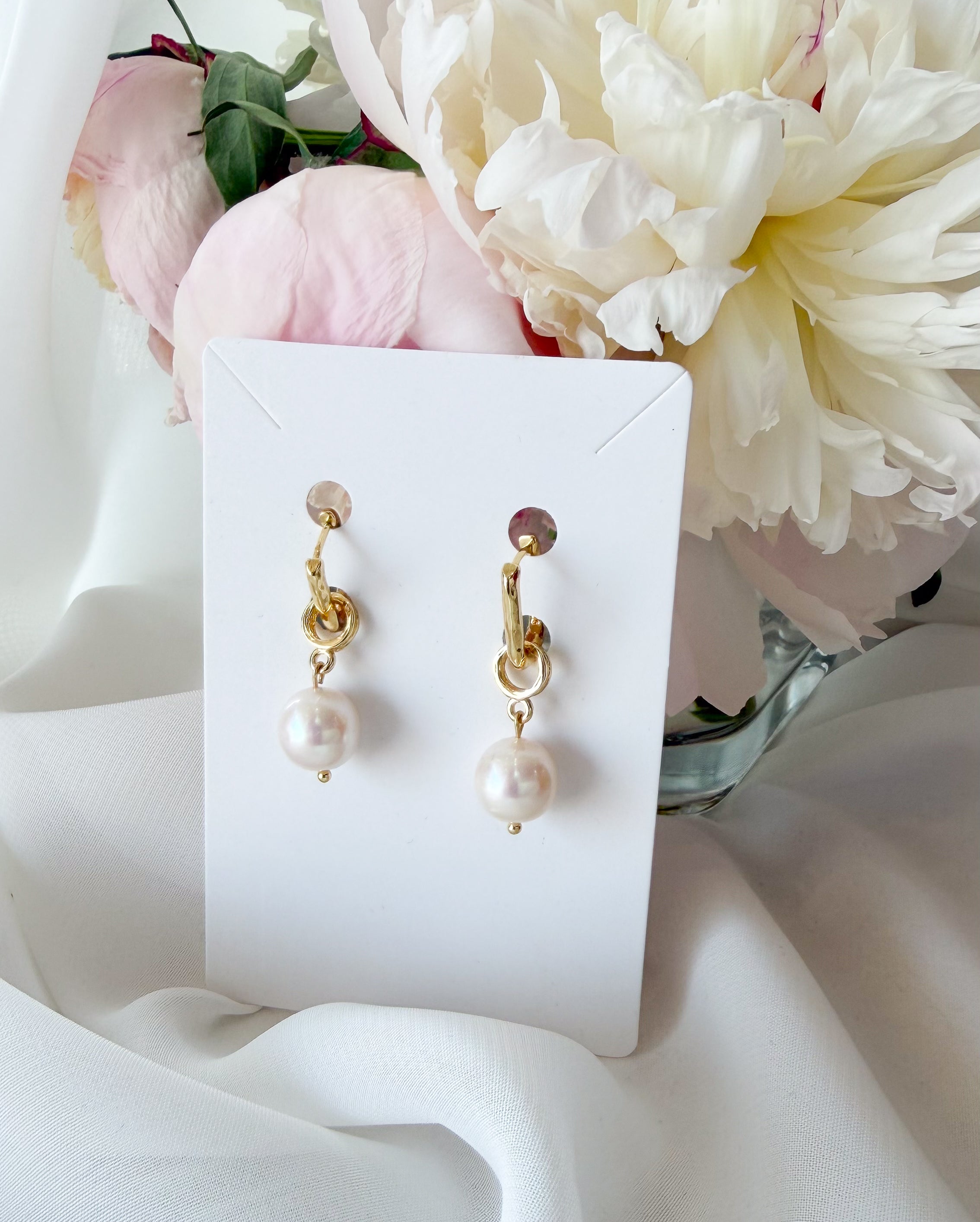 BLOSSOM BEADS Pearl Hoop Earrings