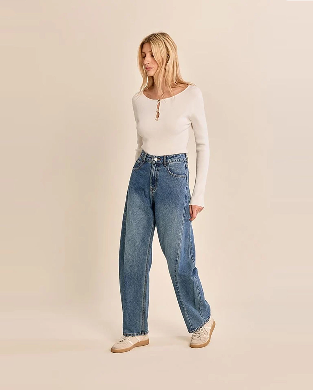 MOLLY BRACKEN Relaxed Barrel Jean