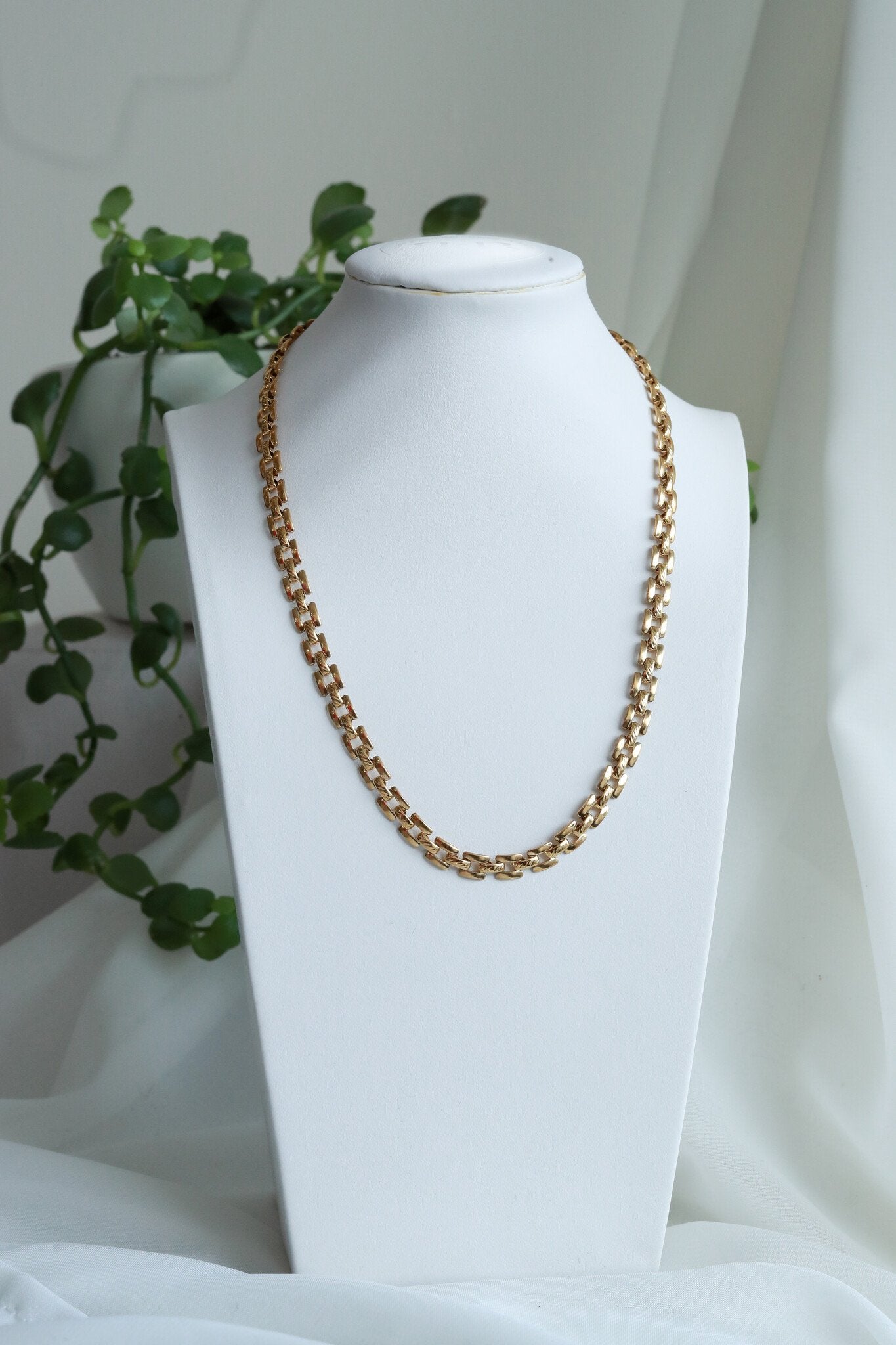 HN - Kovvur Necklace 18K Gold Overlay O/S