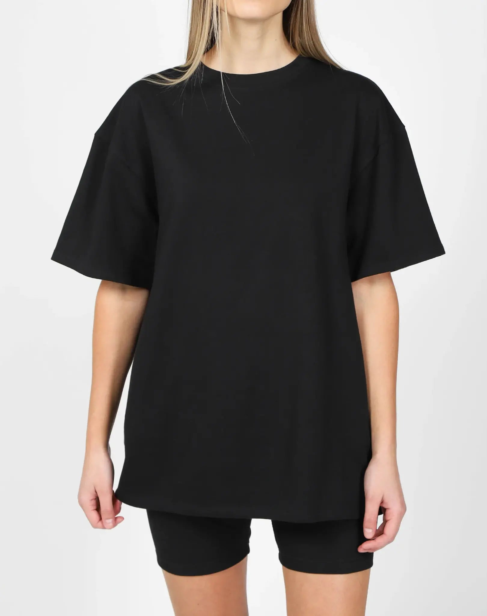 Brunette-the-Label-Oversized-Boxy-Tee-Black-2_27b066b7-8fc3-4df7-bb17-193c2a812fed.jpg