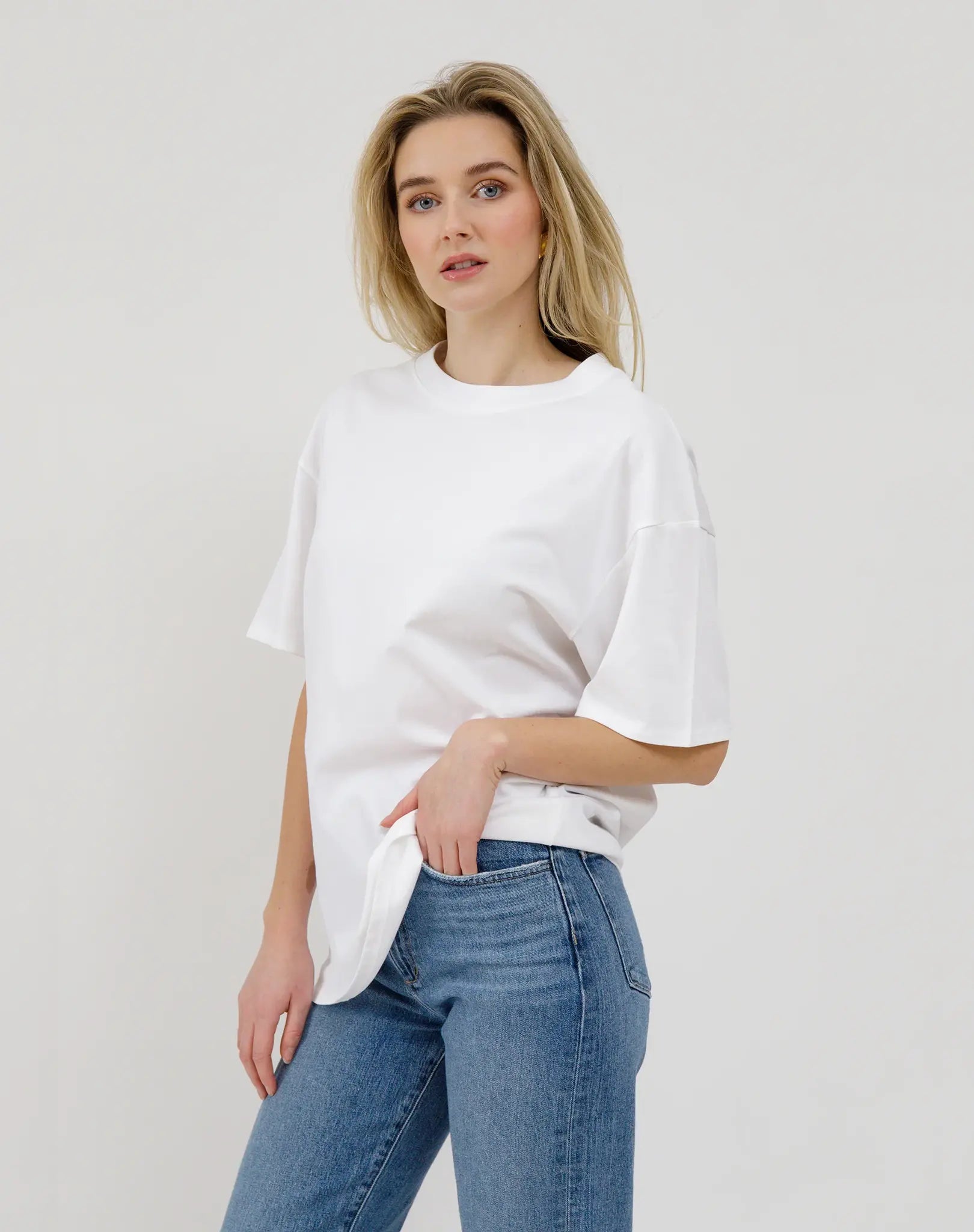 Brunette-the-Label-SS25-Oversized-Boxy-Tee-White-4.jpg