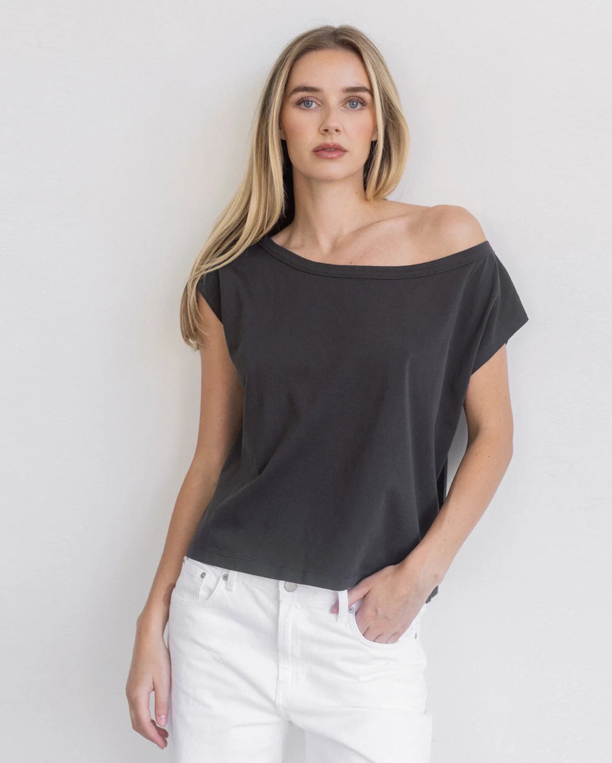 BRUNETTE THE LABEL Off the Shoulder Tee
