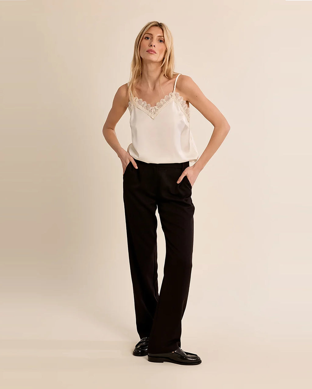 MOLLY BRACKEN Scalloped Lace Cami