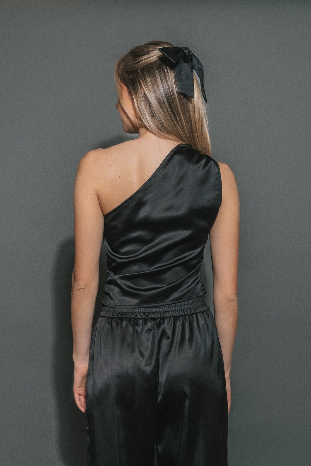 Brunette The Label - Satin One Shoulder Top Black M/L