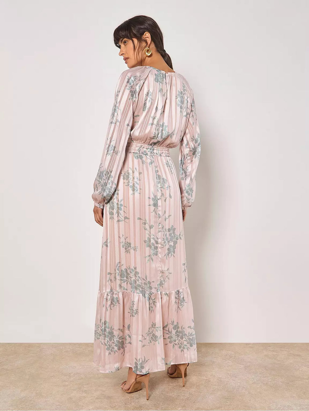 WI6RI_SQ2_0000000067_CREAM_MDb